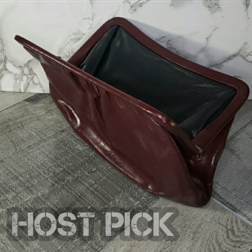 Vintage 💫 🎉HP🎉 Burgundy  "Ideal" Leather Clutch